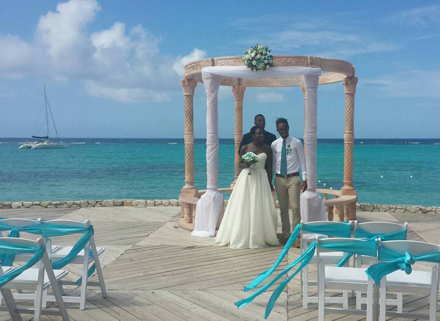Planner in Glen Ridge - Aventina Romance Travel & Events