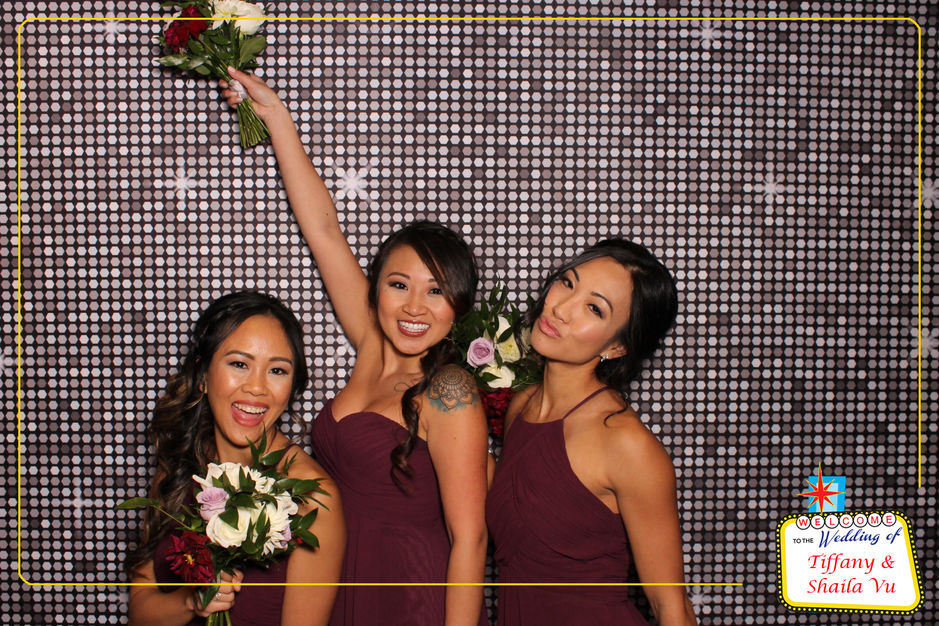 Photographers in North Las Vegas - Smash Booth, Professional Photo Booth & Magic Mirror Rentals