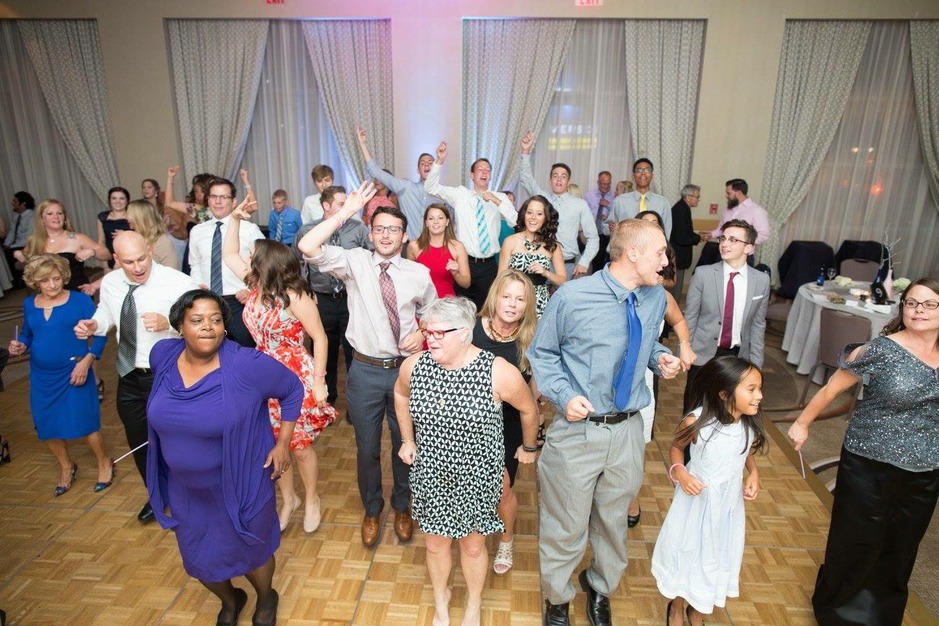 DJ in Carol Stream - Red Velvet Event DJ's & Photo Booth