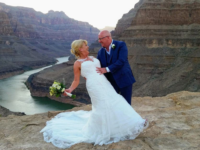 Officiants in Henderson - Johnn Jones Las Vegas Wedding Minister
