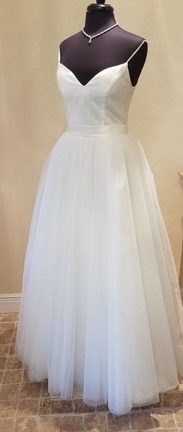 Dress & Apparel in Saint Petersburg - Frontroom Couture