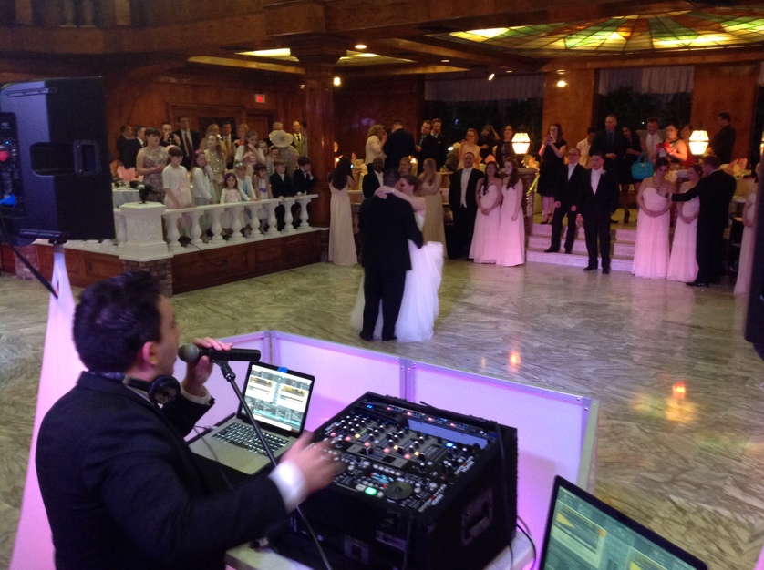 DJ in Union City - Jeron Music Entertainment: Wedding DJ & Photo Booth