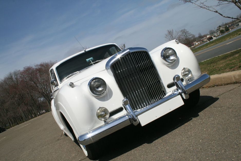 Transportation in Englishtown - First Class Limousine