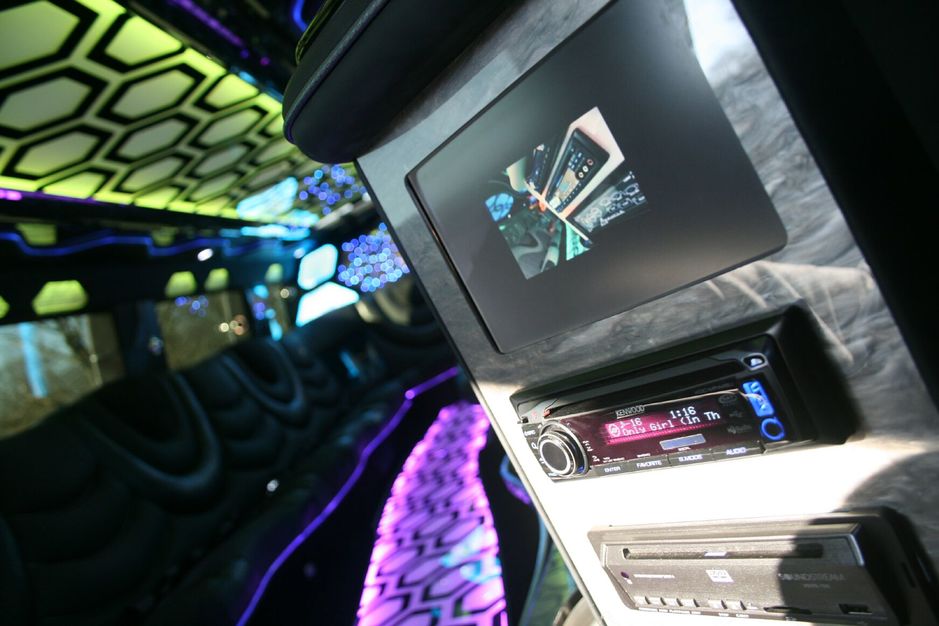 Transportation in Englishtown - First Class Limousine