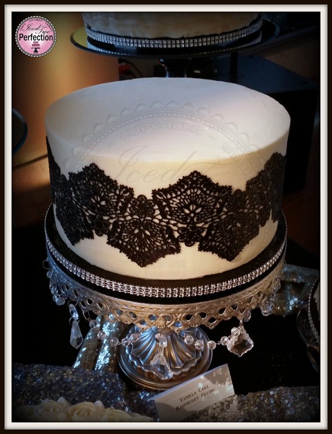 Cake in Hurst - Iced Two Perfection
