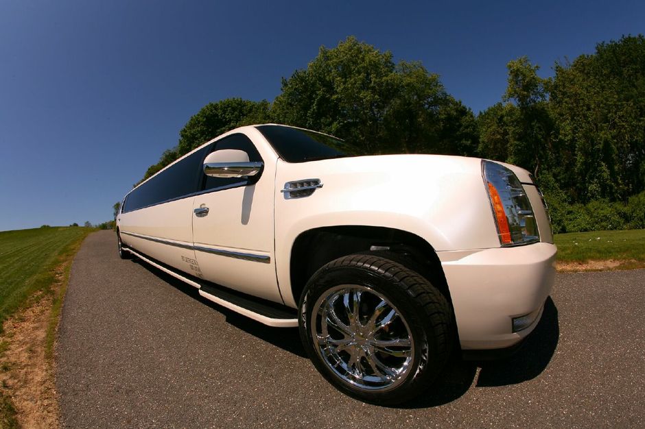 Transportation in Englishtown - First Class Limousine