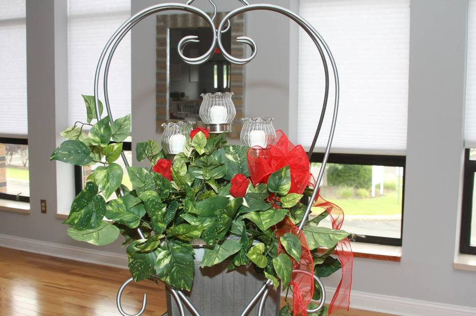 Florists in Cincinnati - A KNOT SO FAMILIAR PRODUCTION