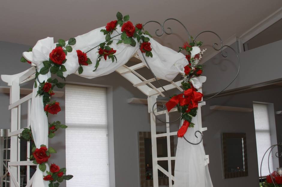 Florists in Cincinnati - A KNOT SO FAMILIAR PRODUCTION