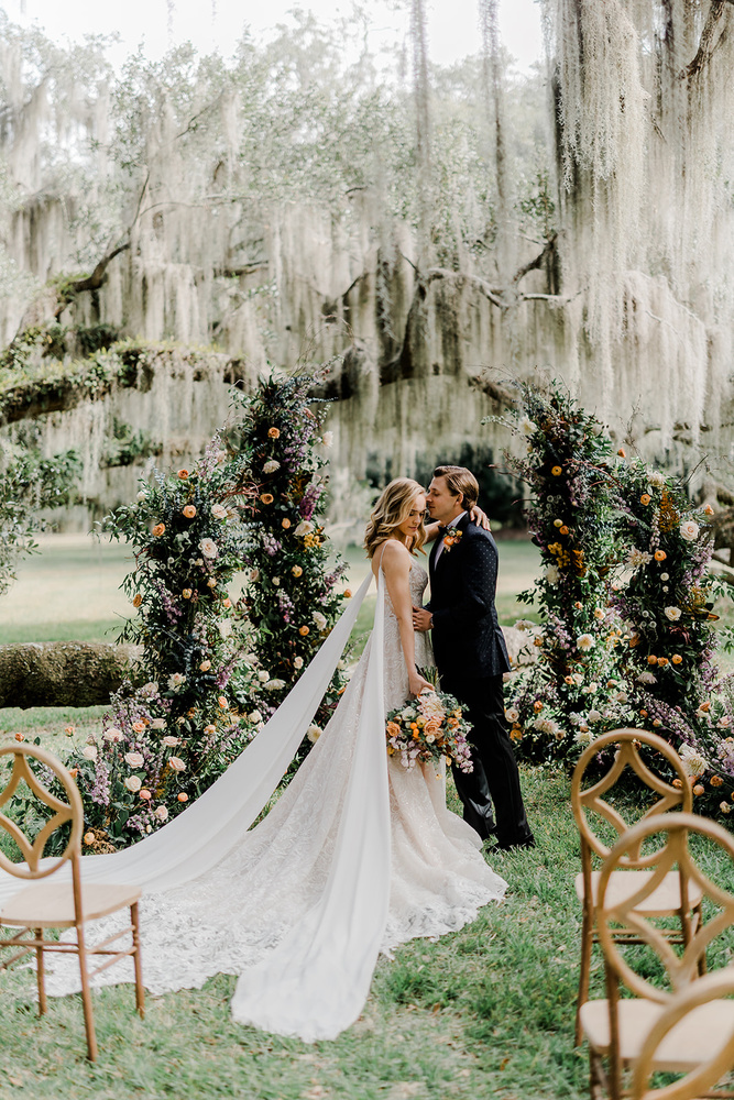 Classic With A Touch Of Whimsy: Gorgeous Wedding Shoot Under Towering Moss-draped Georgia Oaks
