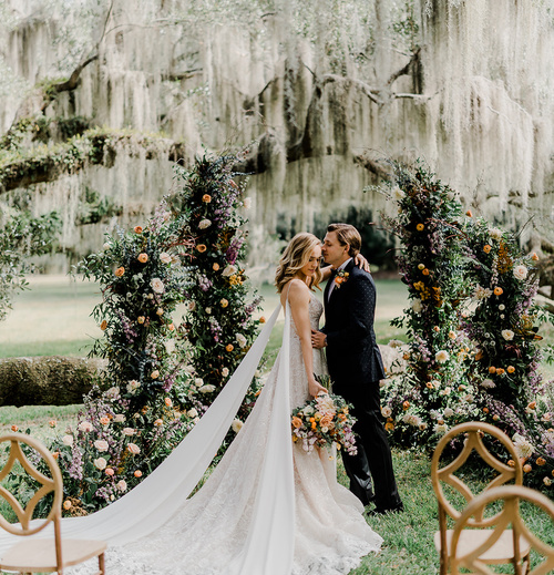 Classic With A Touch Of Whimsy: Gorgeous Wedding Shoot Under Towering Moss-draped Georgia Oaks