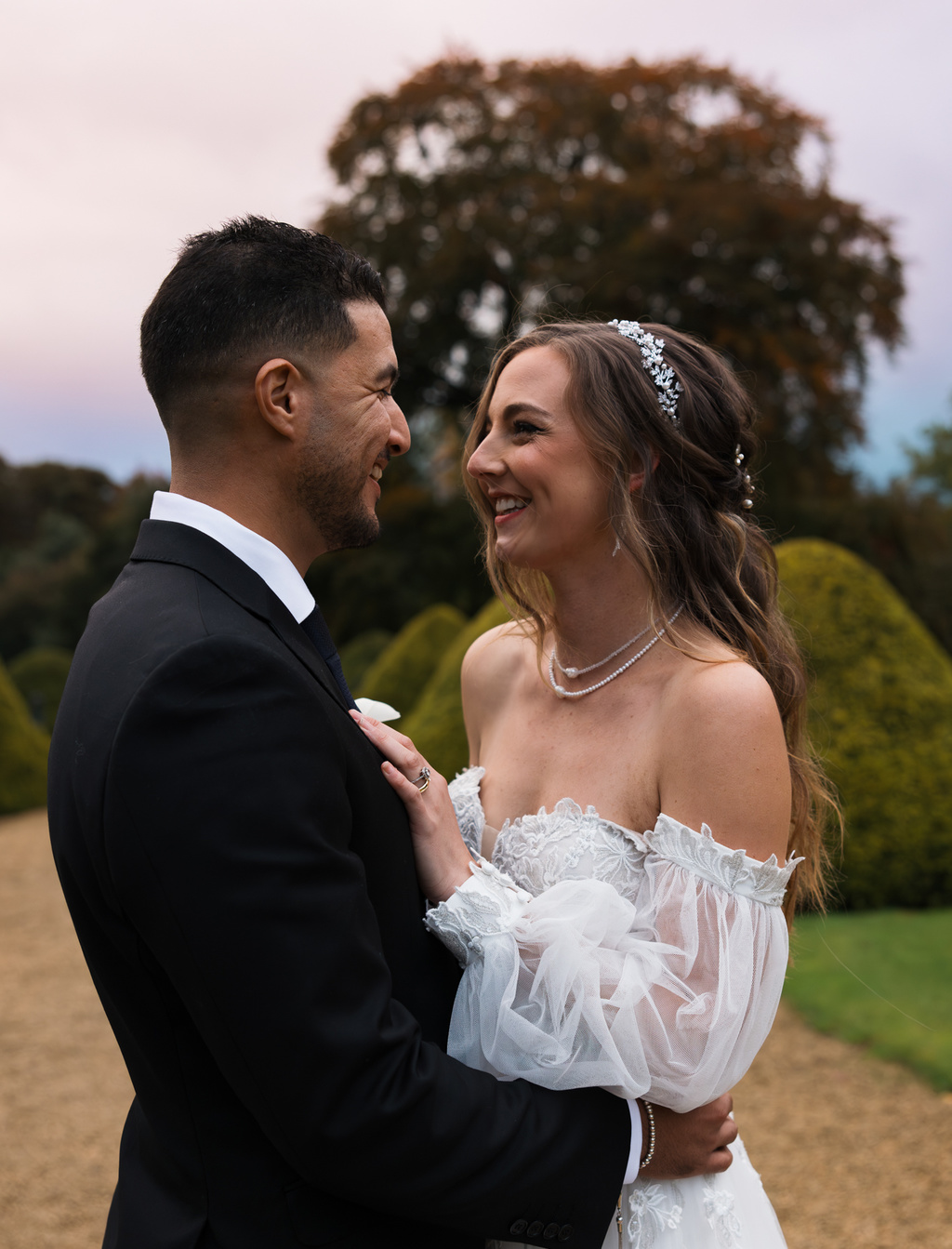 A Modern Editorial Styled Shoot At Manor By The Lake: English Elegance Reimagined