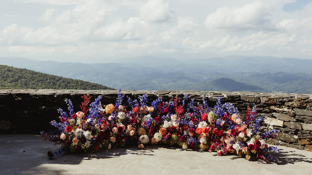 How Floral & Décor Choices Affect Photography For Your Outdoor Wedding