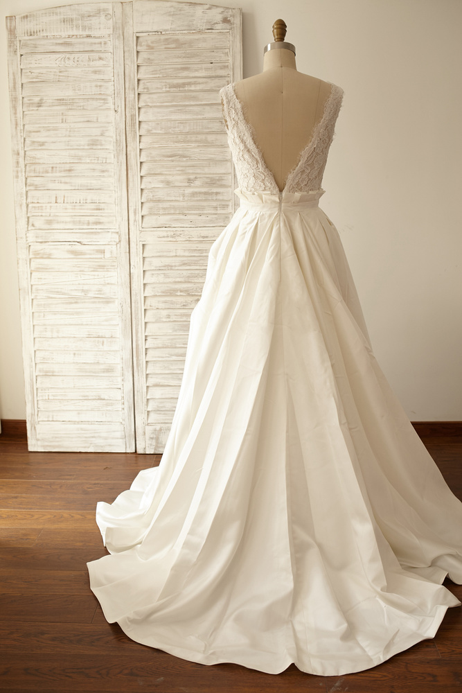 Romantic Backless Wedding Dresses You'll Fall In Love With