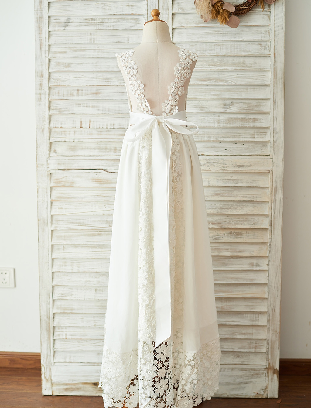 Bohemian Wedding? Get Inspired By These Flower Girl Bohemian Looks