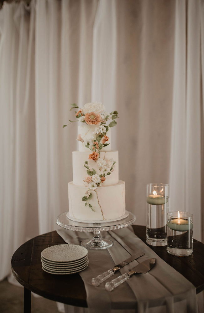 Classic But Chic Spring Wedding At Hawthorn Estates