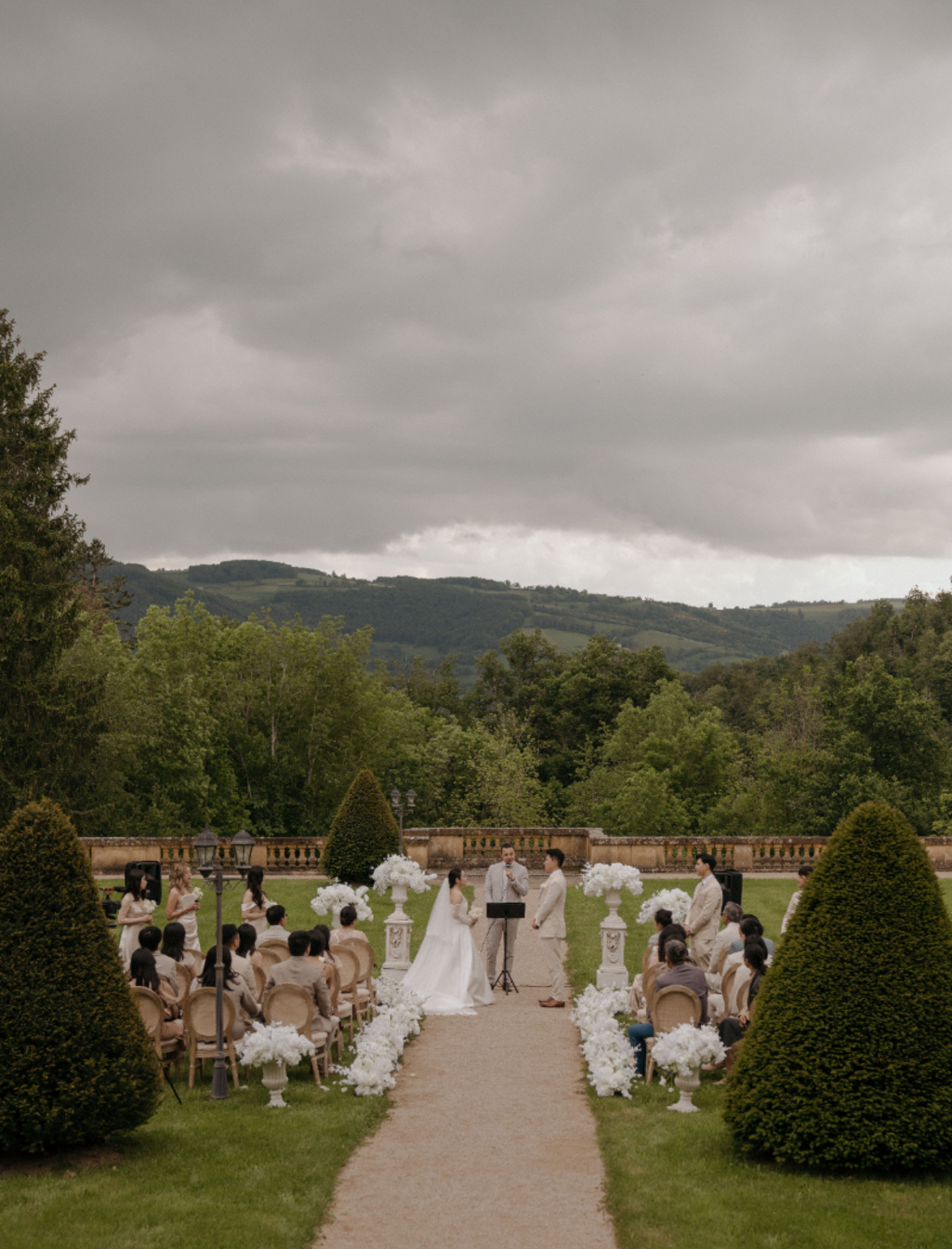 A Fairytale Wedding At Domaine Des Halles: Embracing Romance Amidst A Light Rain