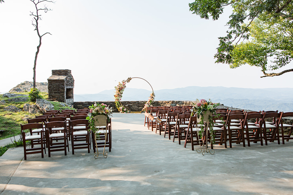 How Wedding Signage Helps Guests Navigate Your Event
