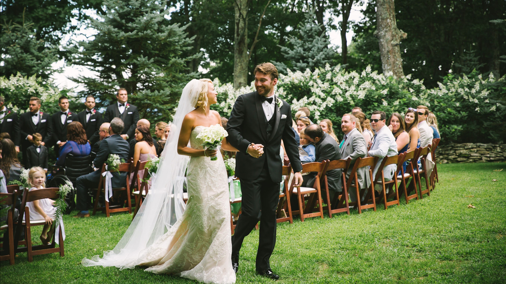 How Floral & Décor Choices Affect Photography For Your Outdoor Wedding