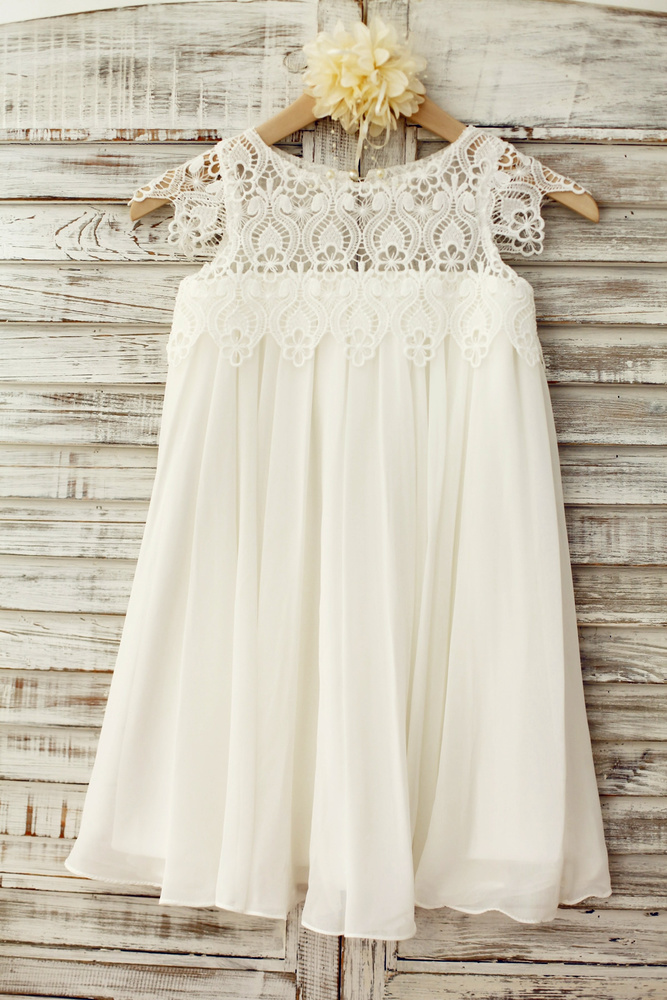 Top 12 Lace Flower Girl Dresses Perfect For Rustic Fall Wedding