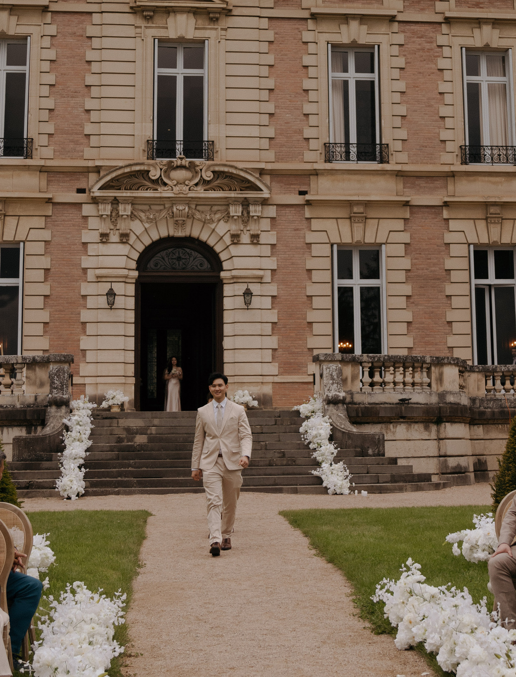 A Fairytale Wedding At Domaine Des Halles: Embracing Romance Amidst A Light Rain