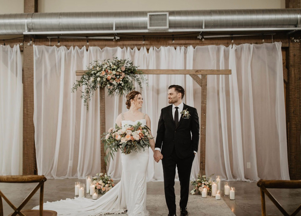 Classic But Chic Spring Wedding At Hawthorn Estates