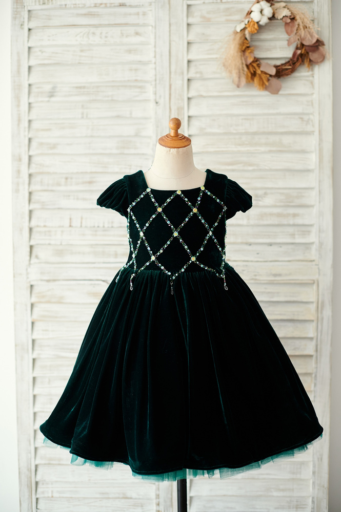 10 Elegant Flower Girl Dresses For Winter Wedding