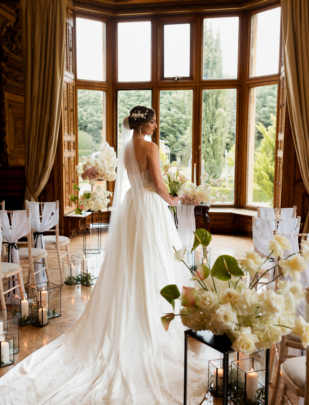 A Modern Editorial Styled Shoot At Manor By The Lake: English Elegance Reimagined
