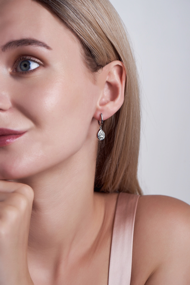 Embrace The Glamor Of Dangling Drop Earrings