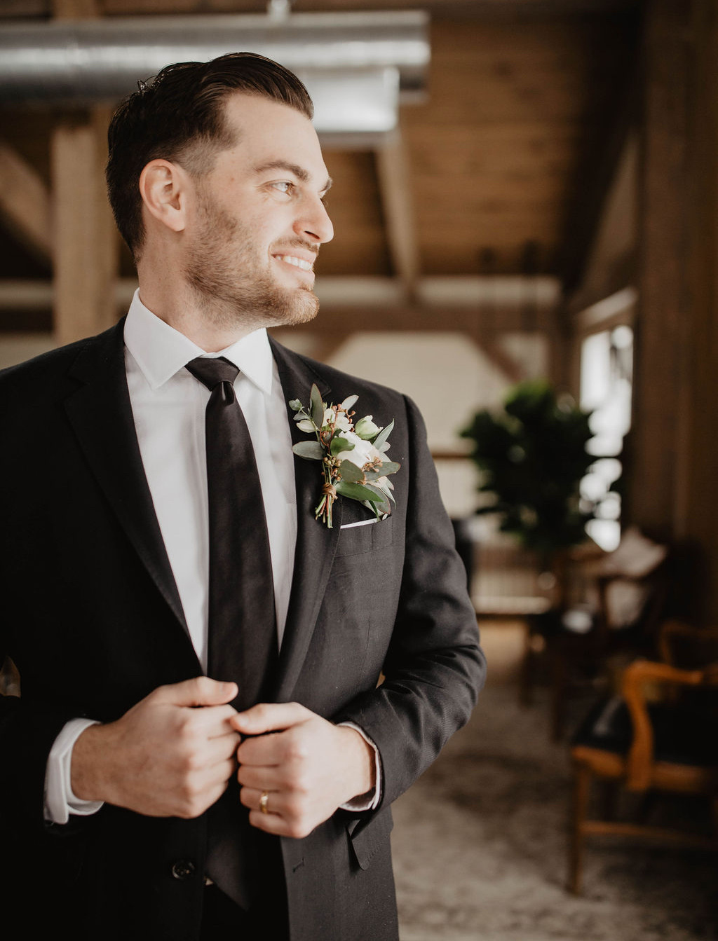 Classic But Chic Spring Wedding At Hawthorn Estates