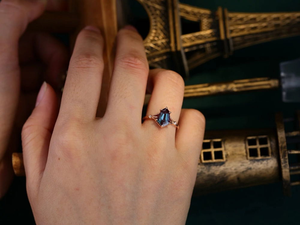 Shop For Your Engagement Ring At Oveela Without The Hassle!