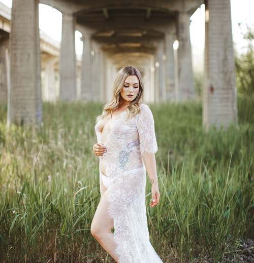 Iron & Lace - Outdoor Boudoir Session In Niagara