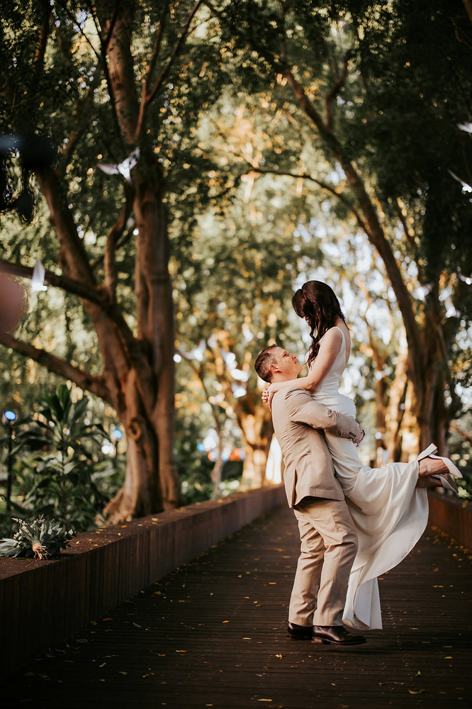 Dreamy Wedding In Brisbane City Beneath A Fig Tree