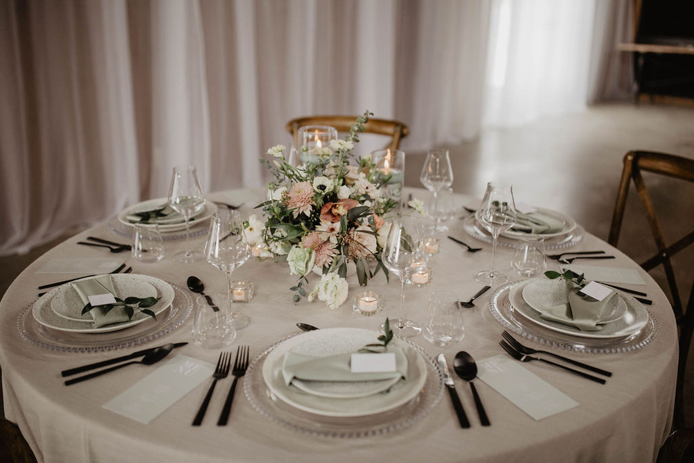 Classic But Chic Spring Wedding At Hawthorn Estates