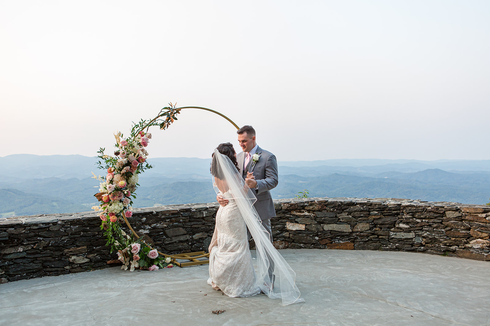 How Wedding Signage Helps Guests Navigate Your Event