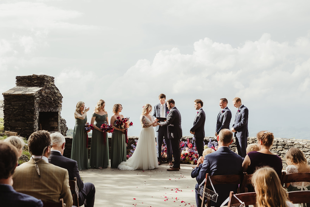 How To Prepare Guests For An Outdoor Wedding Event