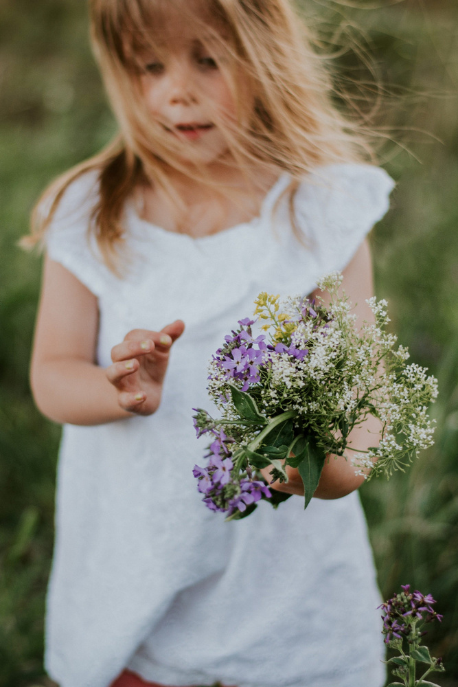 Best 12 Vintage-inspired Flower Girl Dresses For Country Wedding