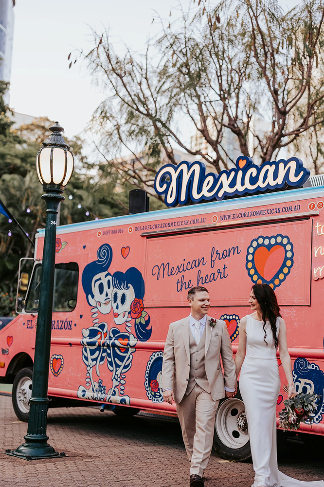 Dreamy Wedding In Brisbane City Beneath A Fig Tree
