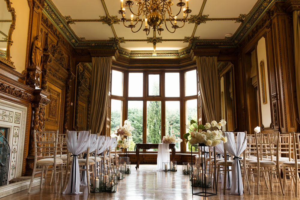 A Modern Editorial Styled Shoot At Manor By The Lake: English Elegance Reimagined