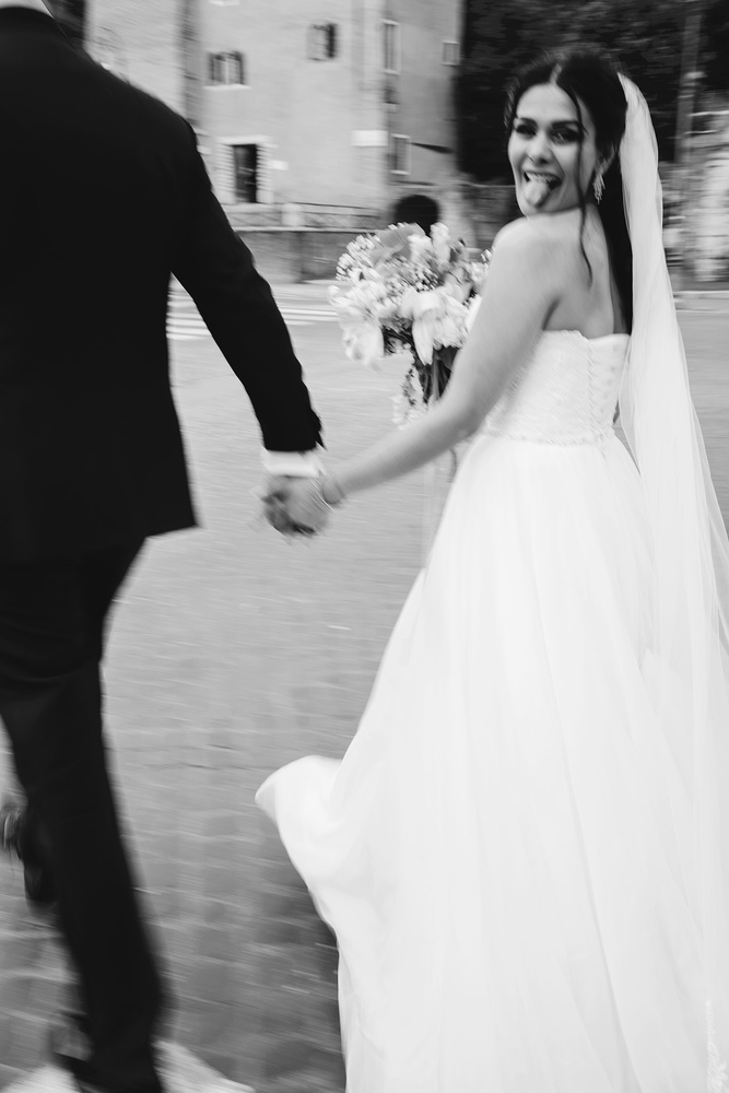 A Romantic Destination Wedding Strolling Through The Streets Of Rome