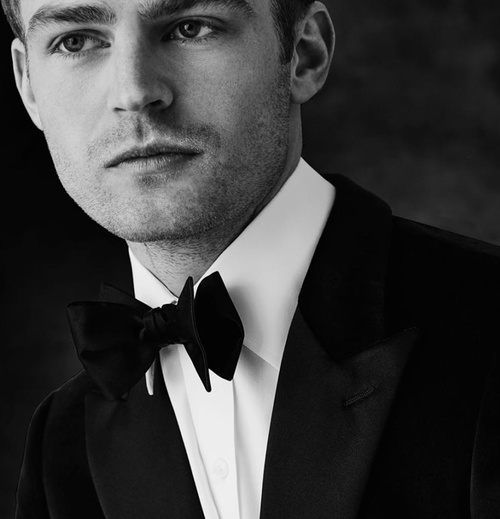 Looks For The Groom & His Men