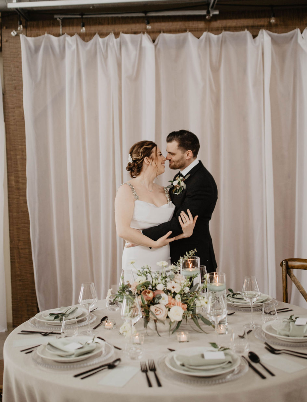 Classic But Chic Spring Wedding At Hawthorn Estates