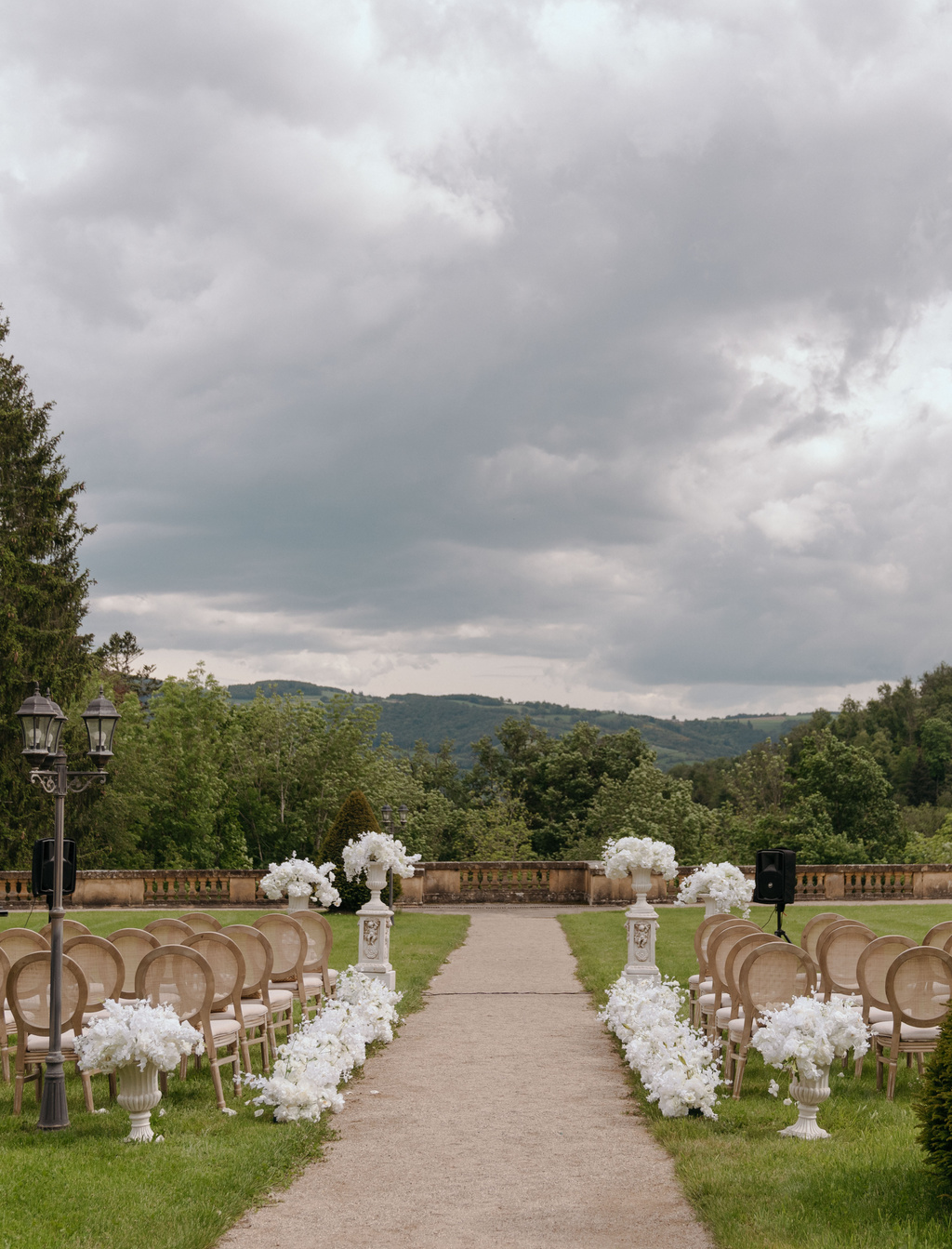 A Fairytale Wedding At Domaine Des Halles: Embracing Romance Amidst A Light Rain