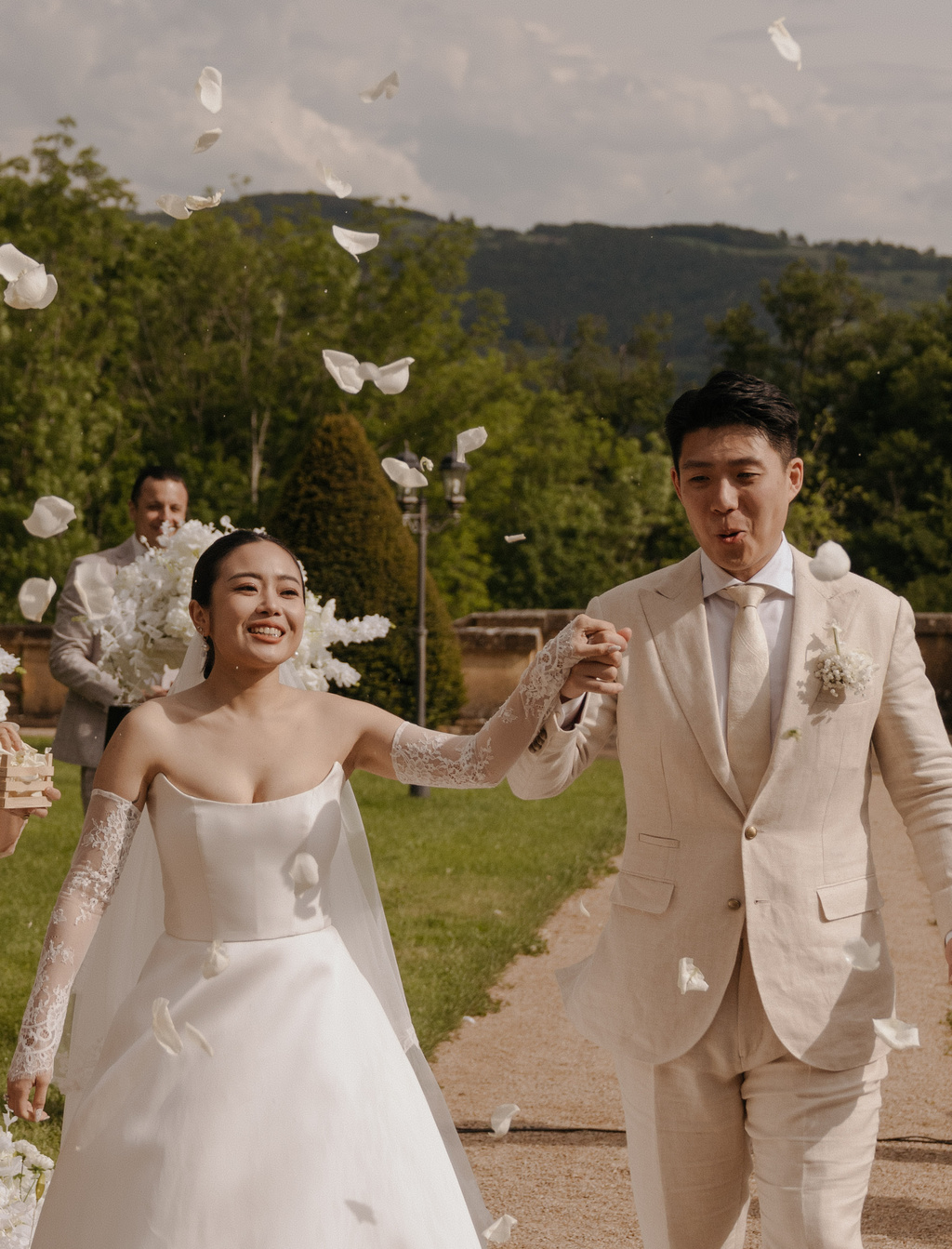 A Fairytale Wedding At Domaine Des Halles: Embracing Romance Amidst A Light Rain