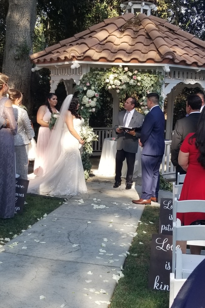 Wedding Officiator. I Can Officiate Your Wedding, Non - Denominational. You Chose Your Place Of Venue.