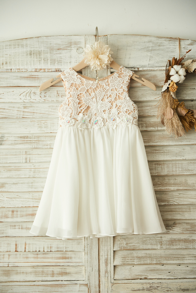 Top 12 Lace Flower Girl Dresses Perfect For Rustic Fall Wedding