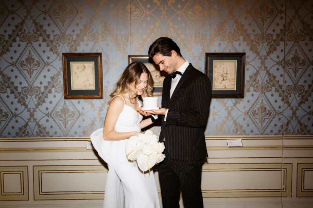 Elopement In A Viennese Museum