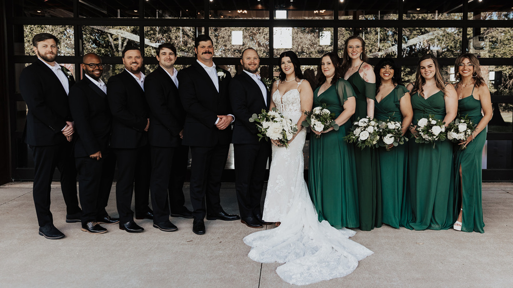 The Jorstads Black + White Kentucky Wedding