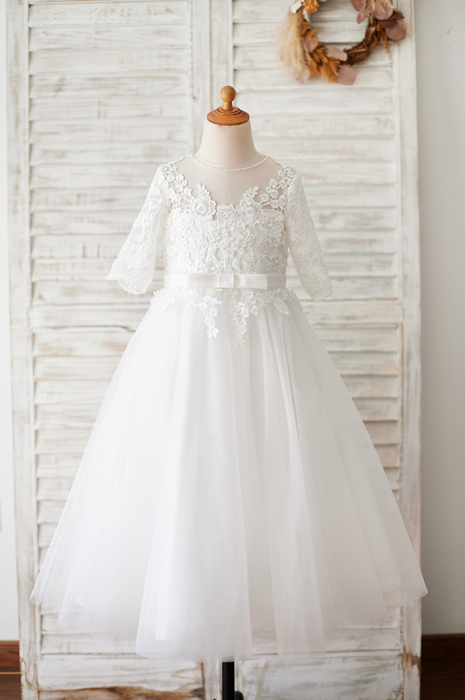 10 Elegant Flower Girl Dresses For Winter Wedding