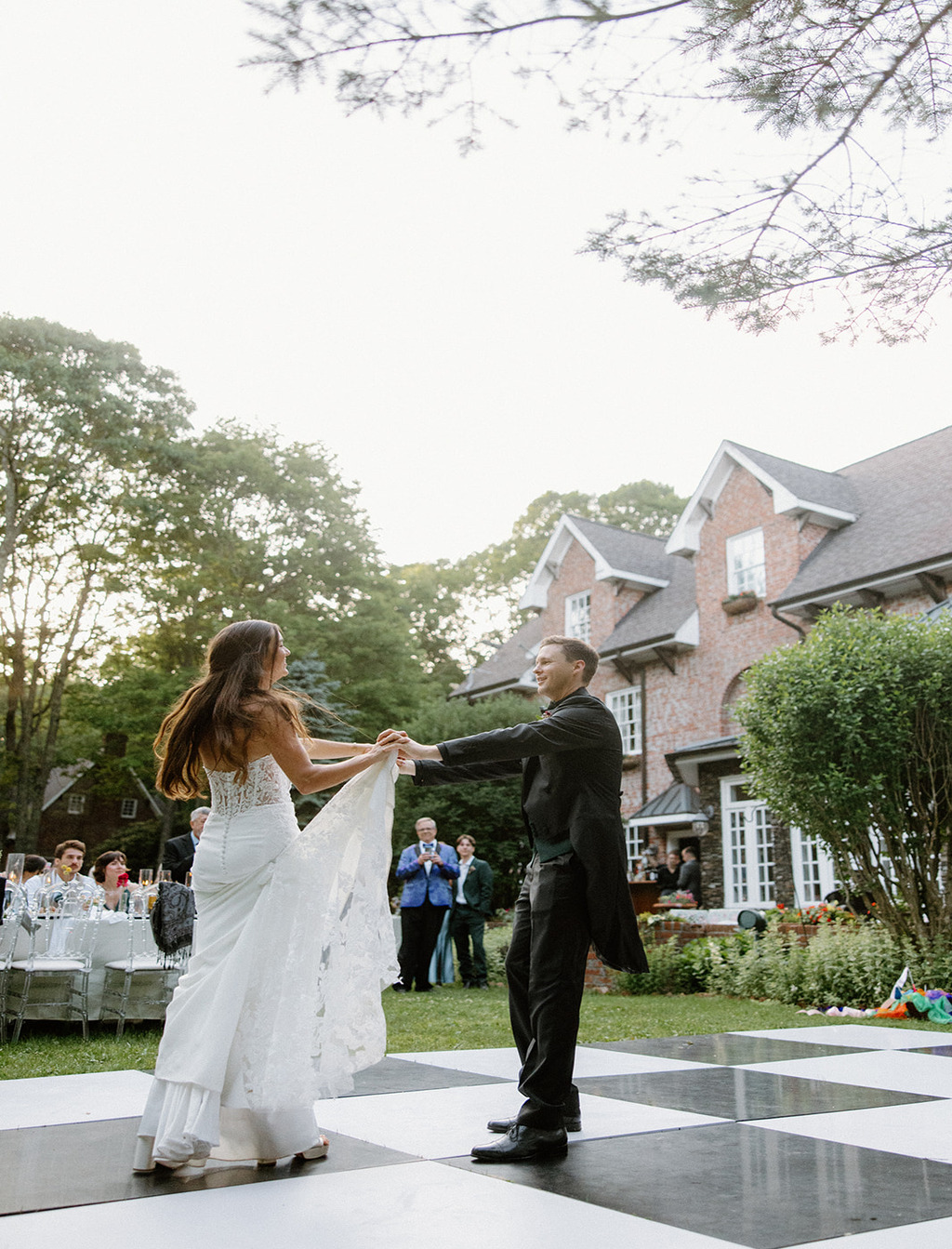 How Floral & Décor Choices Affect Photography For Your Outdoor Wedding