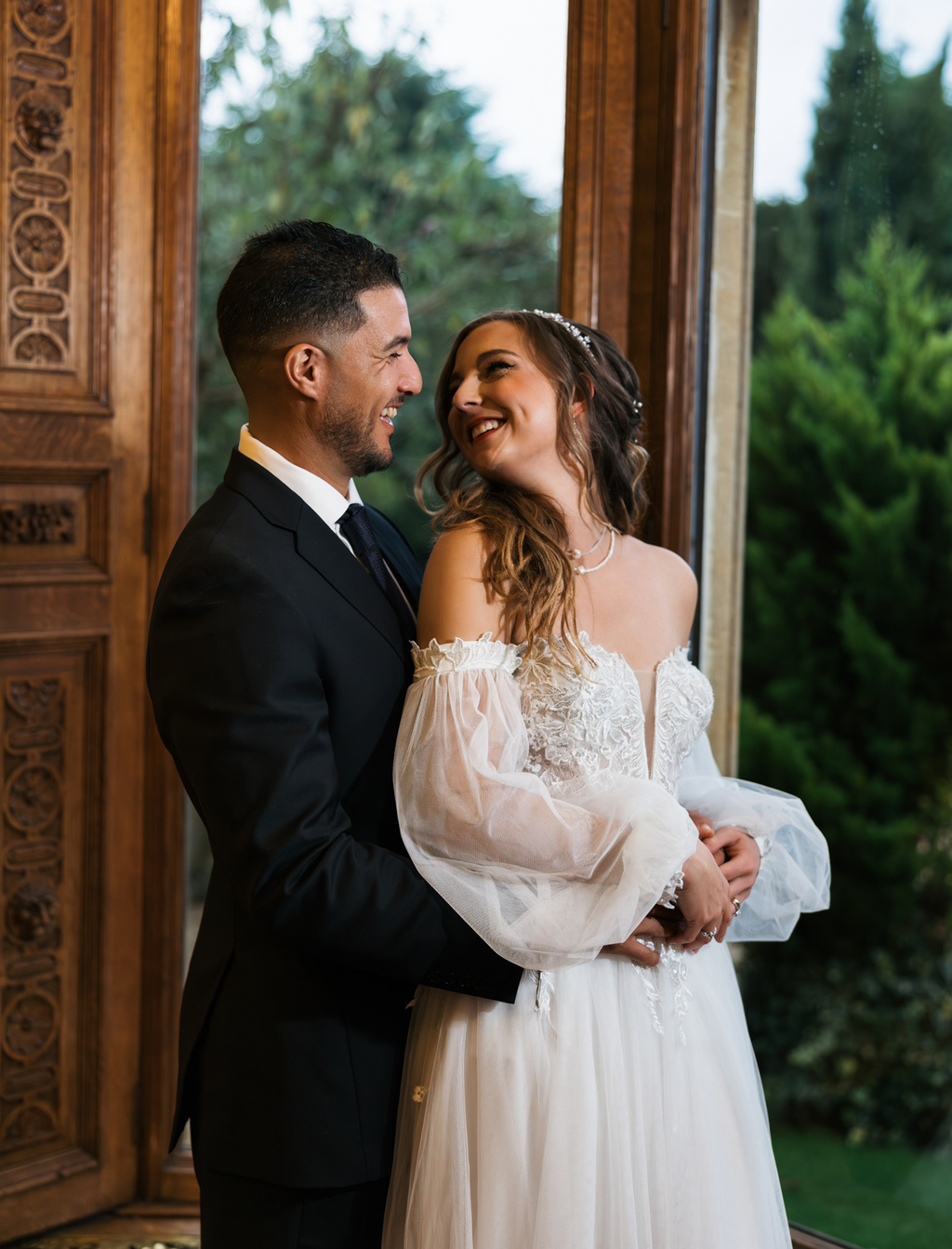 A Modern Editorial Styled Shoot At Manor By The Lake: English Elegance Reimagined